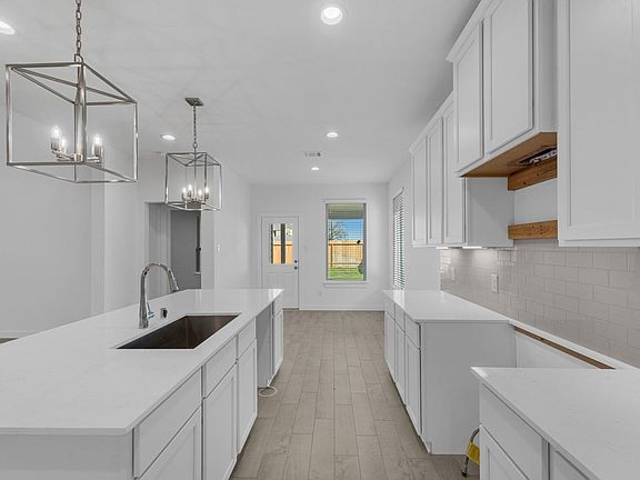 4th image of 2518 Ivory Basewood Ln
