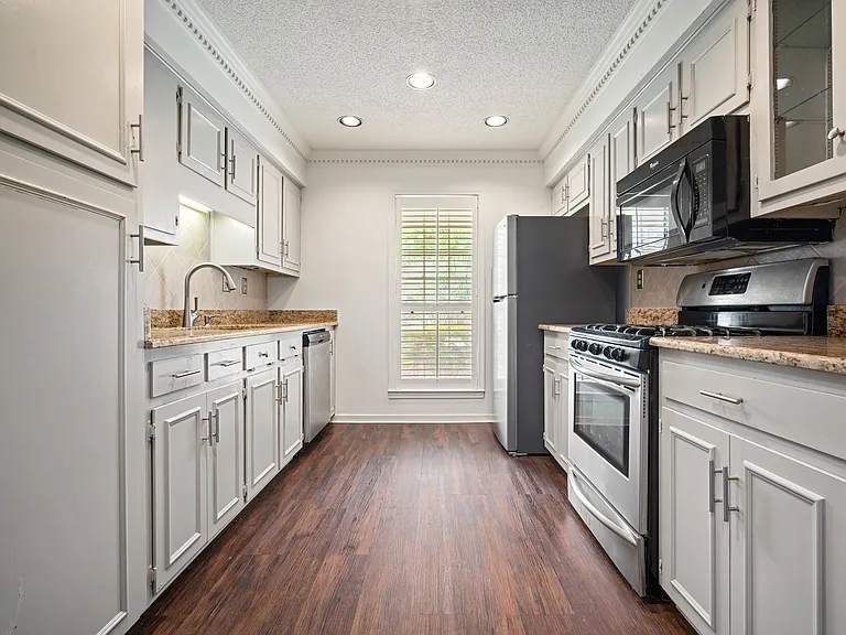 5609 Bentley Ct — Photo 12