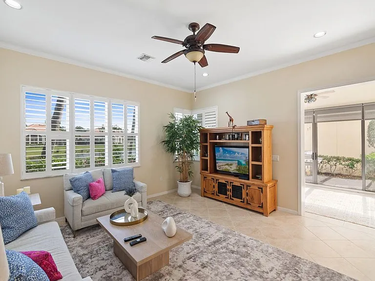 1735 Victoria Cir — Photo 22