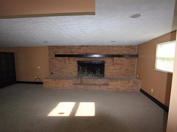 2nd image of 11092 Corine Ave