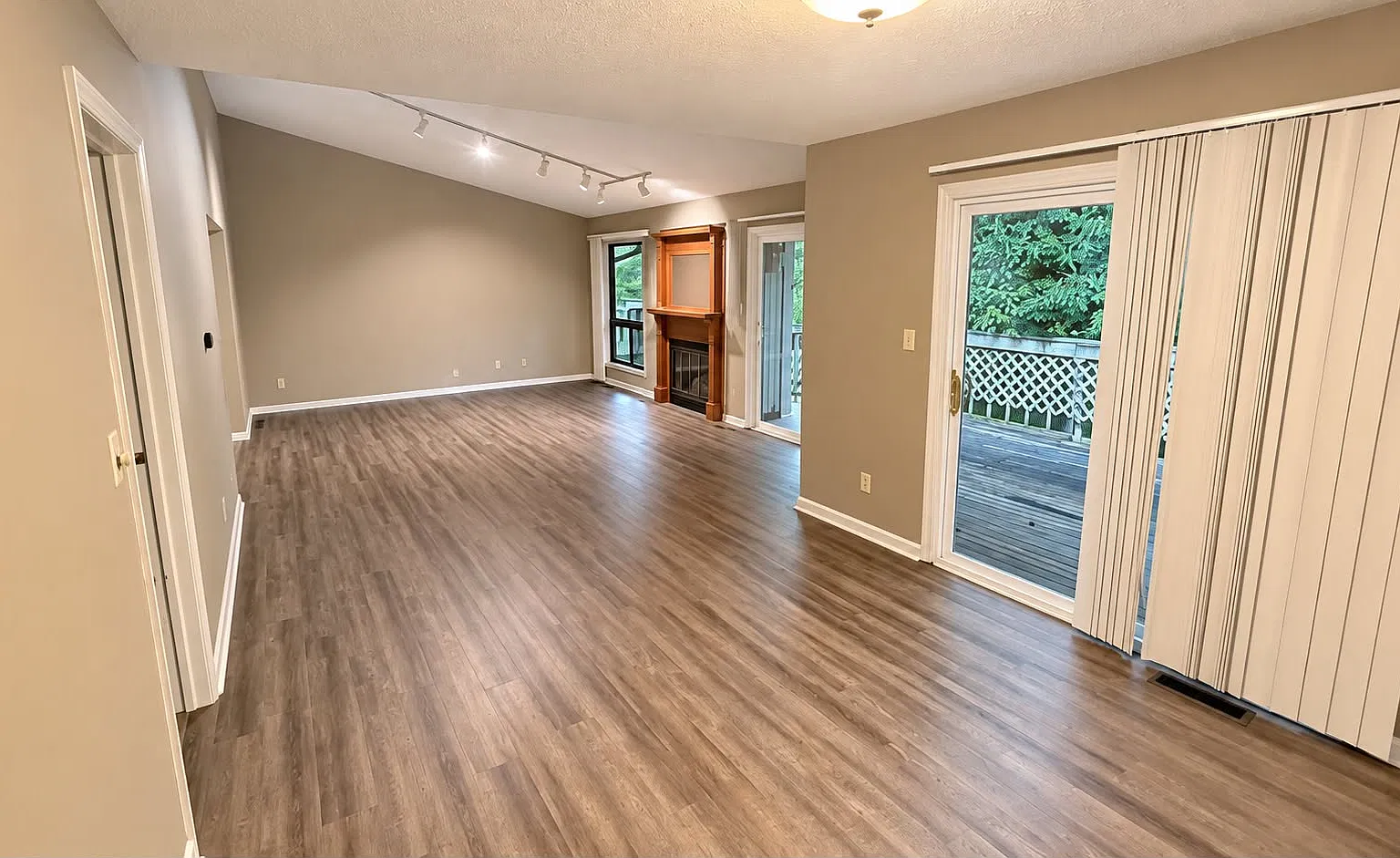 3 bed, 2.5 bath, 2032 sqft, $1,700 — Photo 2