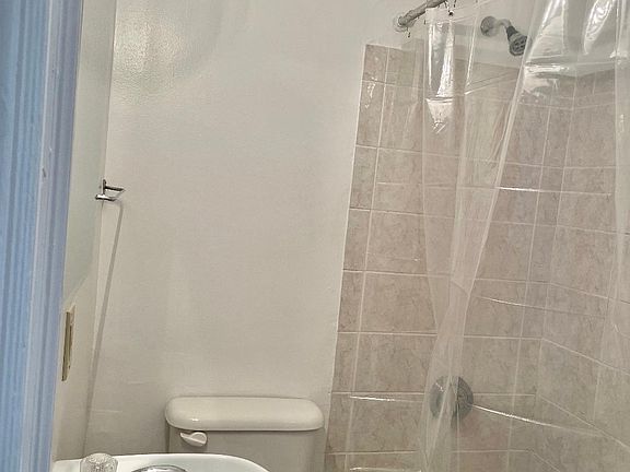 4th image of 248 Newbury St APT 4