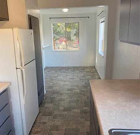 5th image of 107 California St APT 2