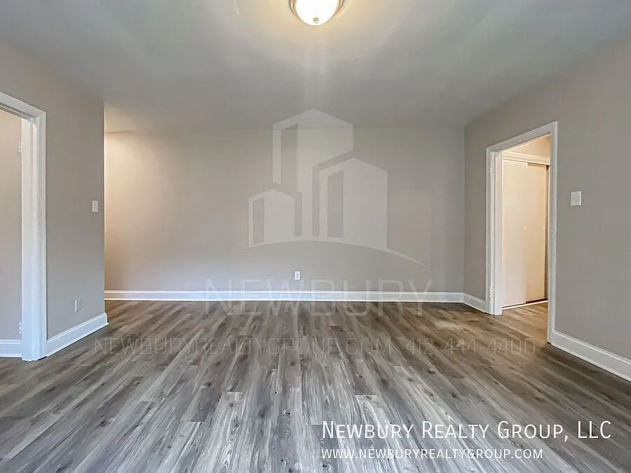 Discover Urban Tranquility: Luxurious One-Bedroom Apartments in Port Vue Await You! — Photo 4