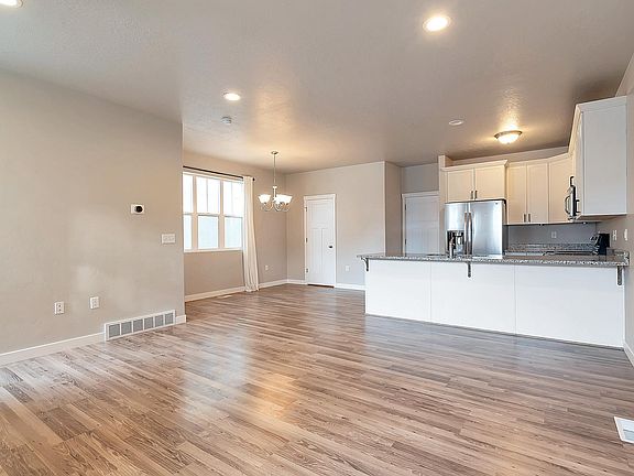 4th image of 1103 W Emerald Pools Ln