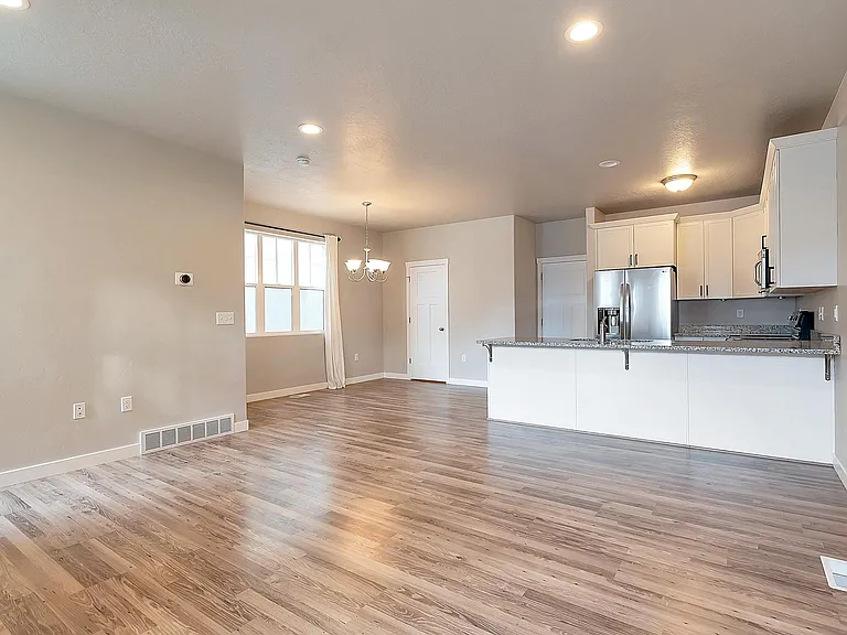 1103 W Emerald Pools Ln — Photo 4