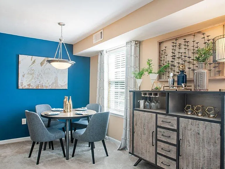 Montgomery Manor Apartments & Townhomes — Photo 6