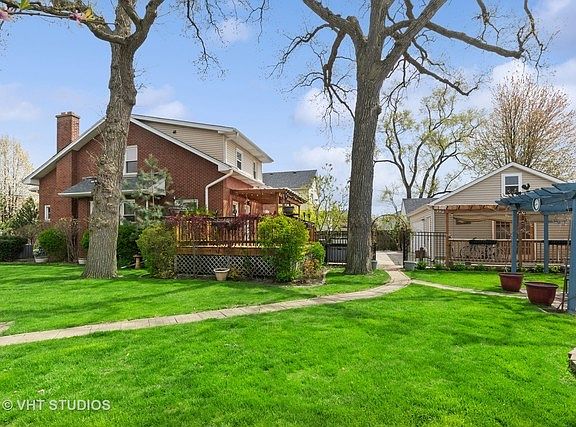 3rd image of 129 Highwood Ave