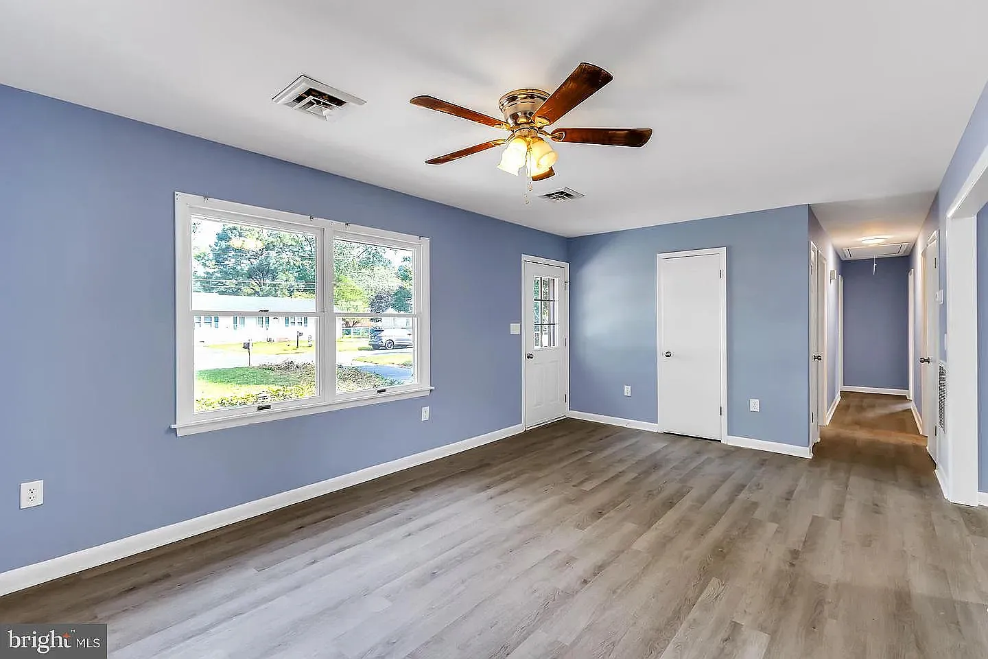 3 bed, 1152 sqft, $2,300 — Photo 3