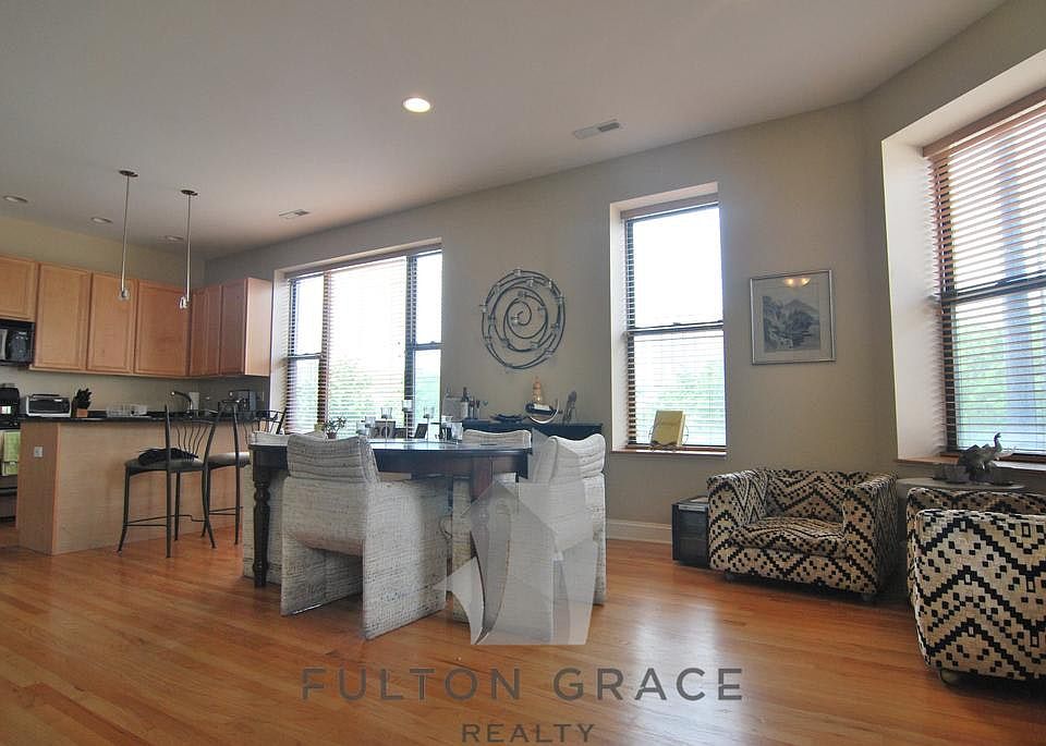 1st image of 950 N Leavitt St #4234