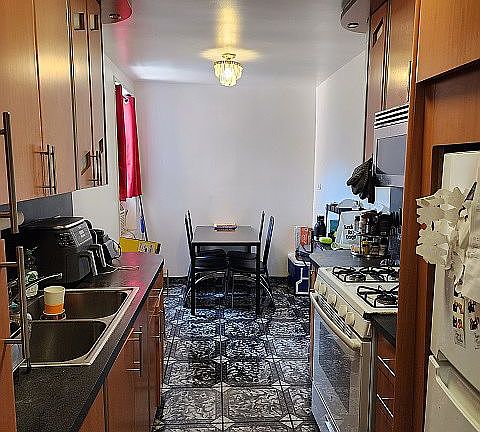 4th image of 65-65 Wetherole St #4-M