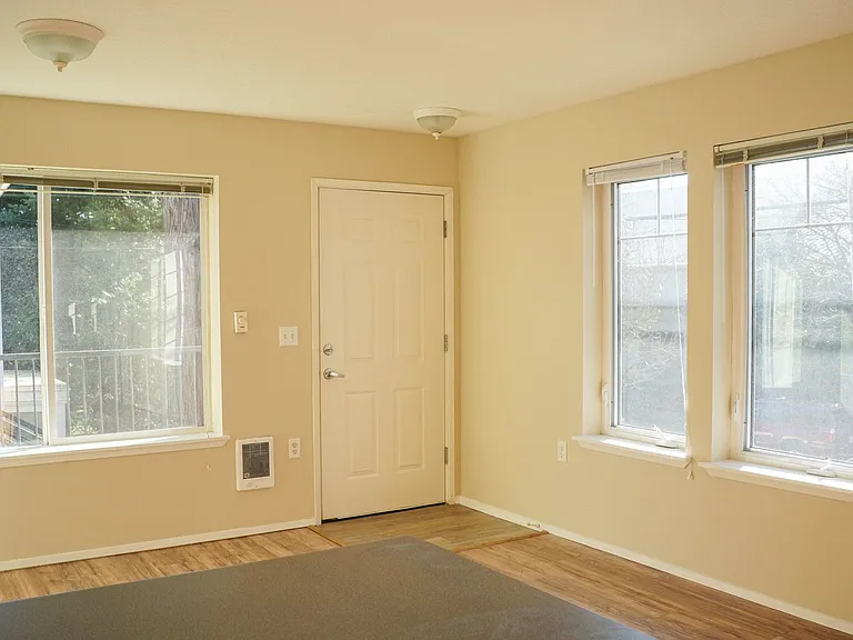 8635 N Leonard St #7 — Photo 5