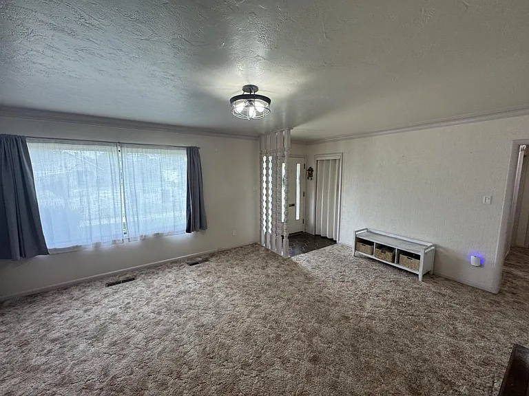 240 Idaho Ave — Photo 7