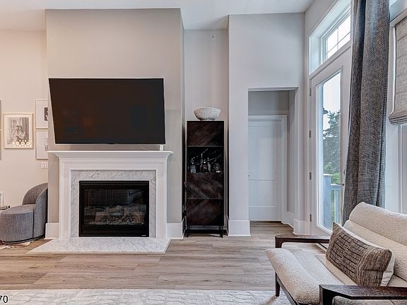 4th image of 18 Hillandale Dr