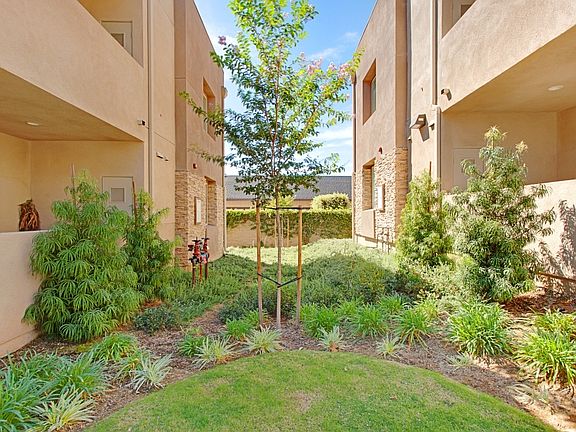 3rd image of 90-98 N Oakview Dr #94-4