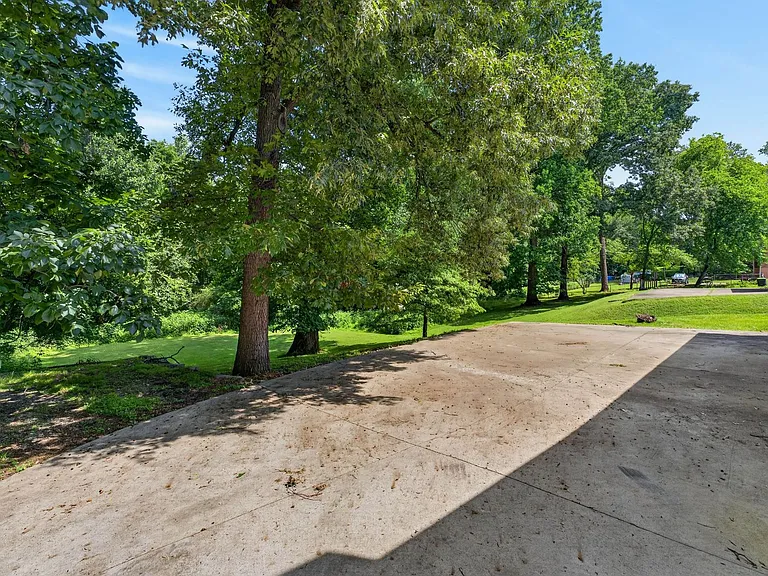 807 Pollard Rd — Photo 32