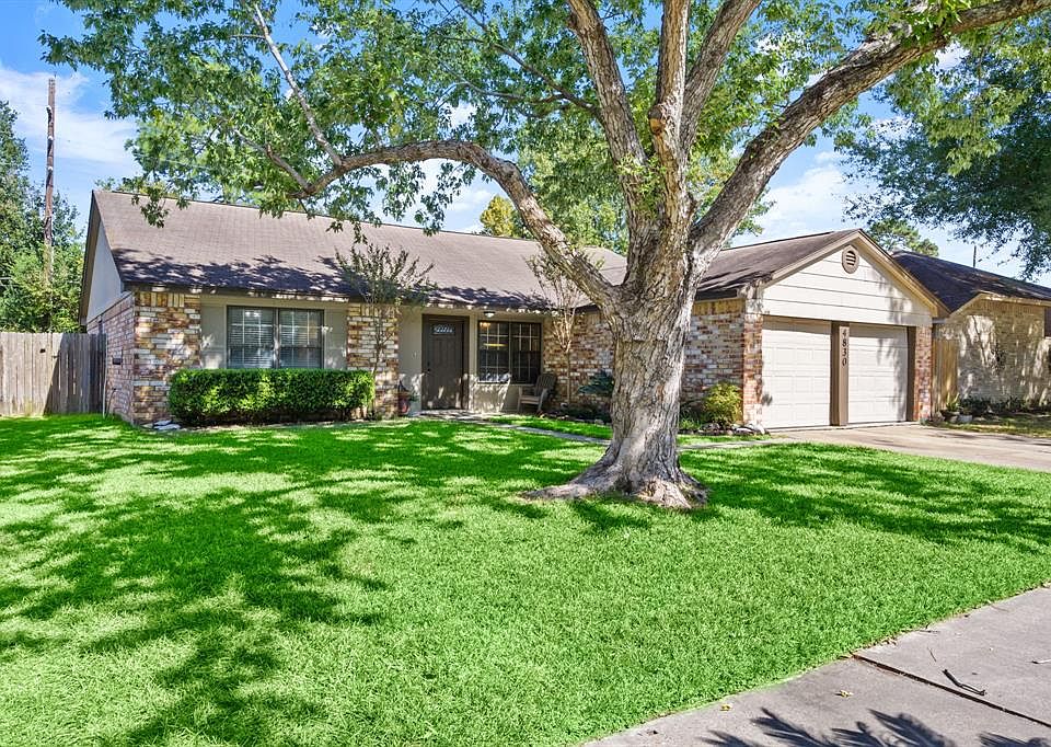 Welcome Home to Owens Creek Ln!