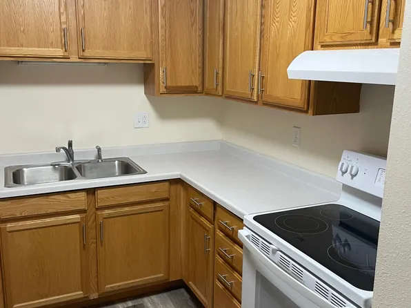 800 Fairfield Dr, Platteville, WI 53818