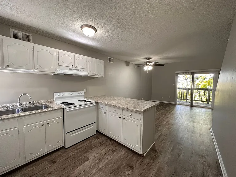 The Hammond Apartments — Photo 43