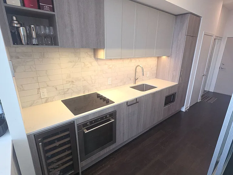 2020 Bathurst St #210 — Photo 10