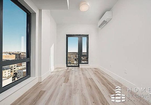 5th image of 1510 Gates Ave #824