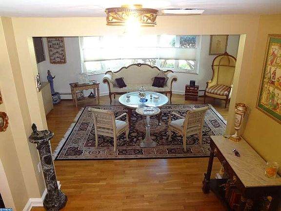 4th image of 1376 Drayton Ln