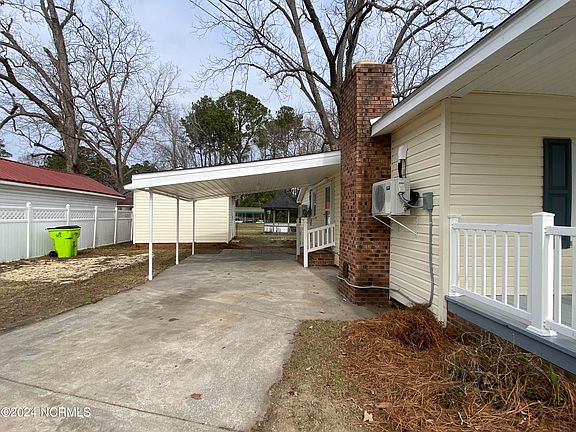 4th image of 305 E Walter Street