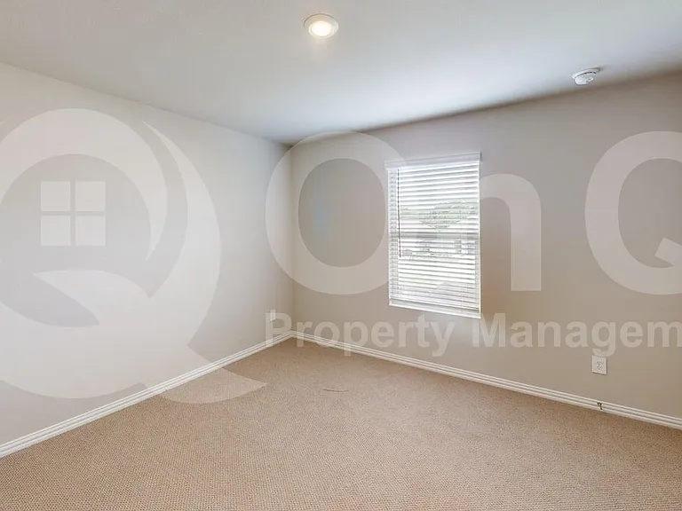 616 McKenna Dr — Photo 12