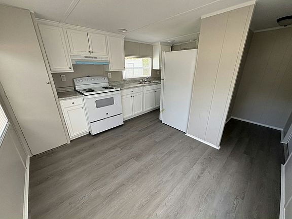 4th image of 10166 103rd St #94