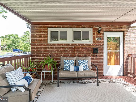 3rd image of 6911 Radcliffe Dr
