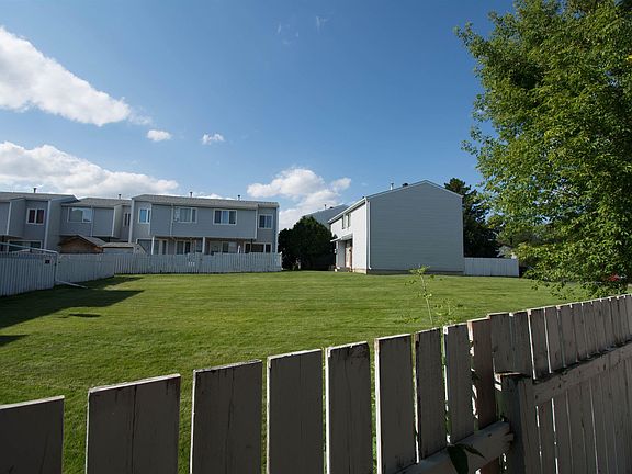 3rd image of 71 Amberly Ct NW