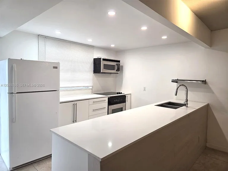 16410 Miami Dr #706 — Photo 5