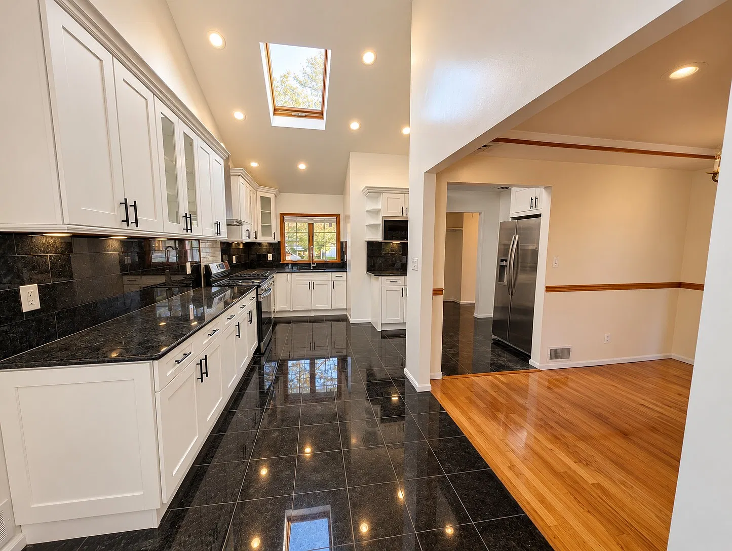3 bed, 2.5 bath, $5,650 — Photo 3
