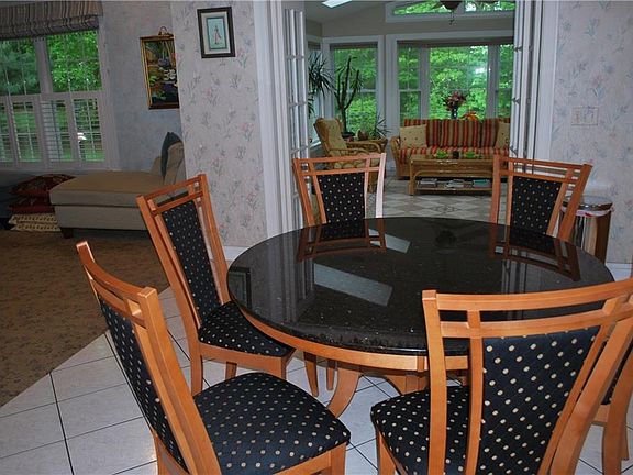 5th image of 8 Millers Brook Dr