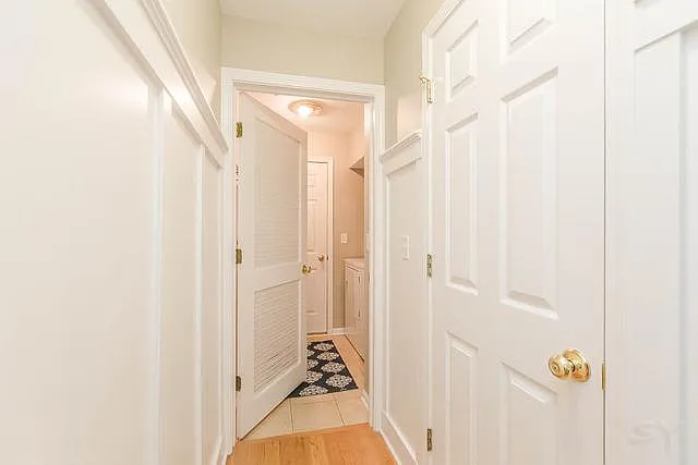 1029 Enfield Dr — Photo 9
