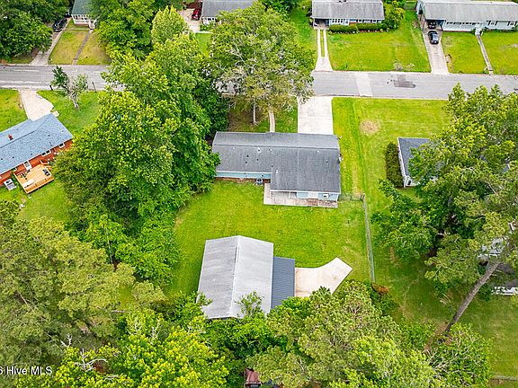 5th image of 1113 Cherry Tree Drive