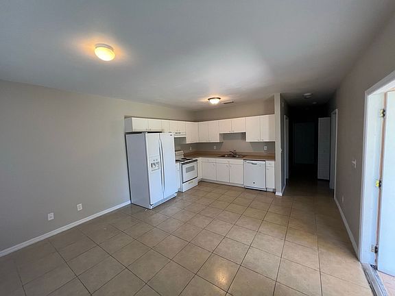 4th image of 2420/2422 Paul Ave S