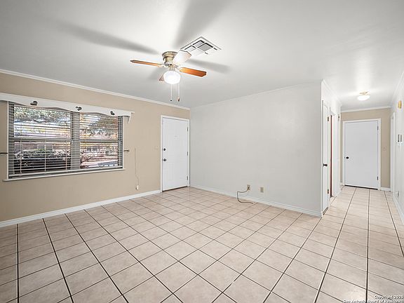 4th image of 612 Bluebonnet St