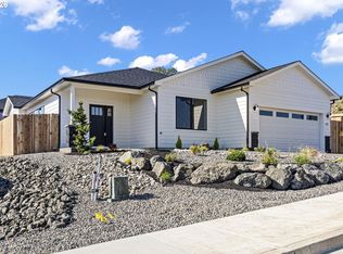941 Sand Pines Ave, Sutherlin, OR 97479