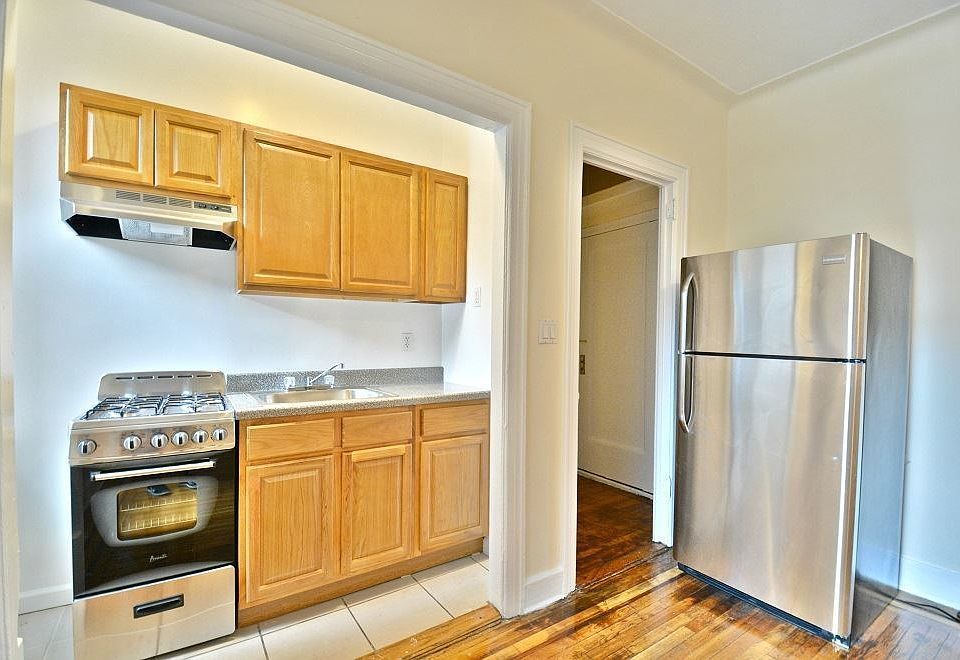2nd image of 3516 34th St APT 2M