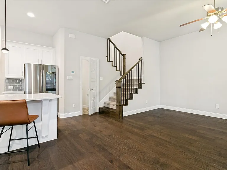 2209 Zenith Ave — Photo 8
