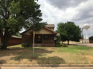 502 S 6th Ave, Fairview, OK 73737