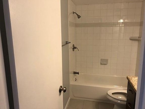 5th image of 6338 Newtown Cir APT B3