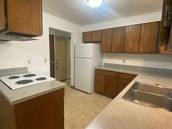 5th image of 13428 E 20th Ave APT 2