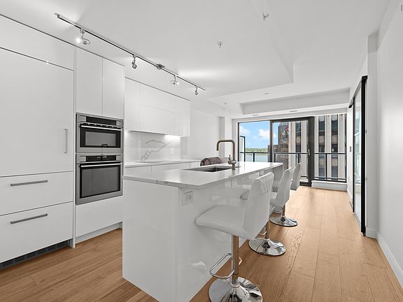 5th image of 1650 Granville St Unit 1006