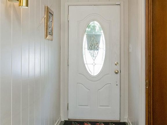 4th image of 1148 Meadowbrook Cir W
