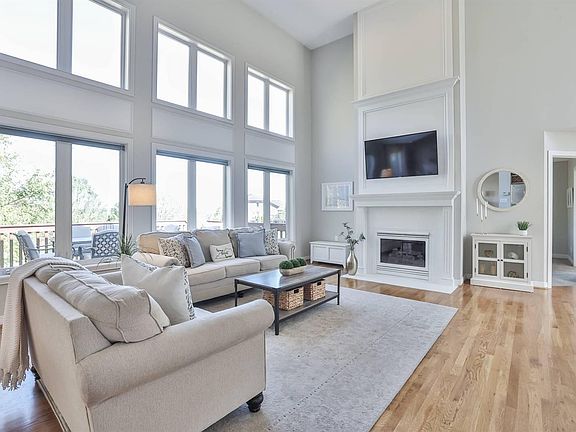 5th image of 618 Irishrose Ln