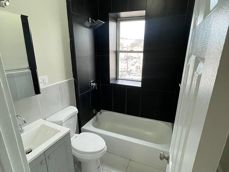 28 Wainwright St #3F — Photo 4