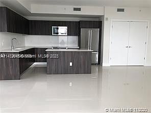 4th image of 2960 NE 207th St Unit 910