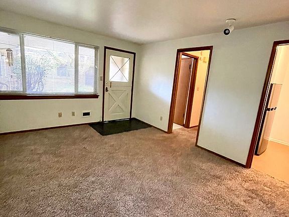 3rd image of 946 10th Ave E APT 5